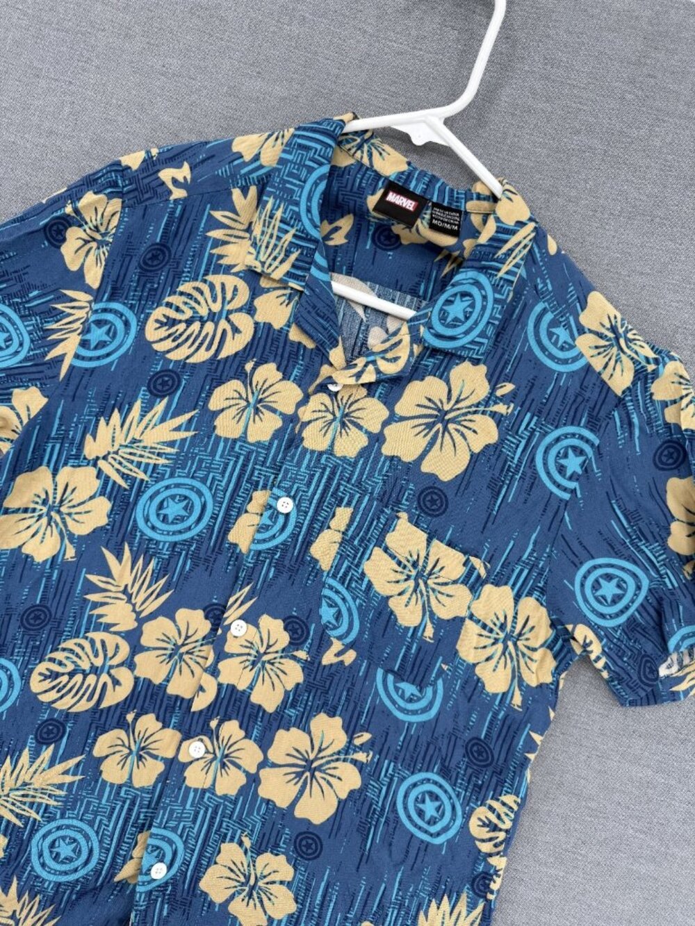 Marvel Captain America Hawaiian Shirt Mens M Camp Tropical Floral Camp